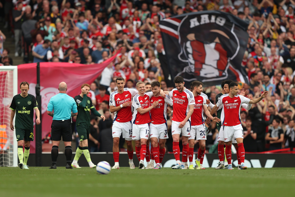 黄紫昌发社媒告别河南队：河南足球一定会有更辉煌的明天（黄紫昌社媒告别河南队：坚信河南足球明天更辉煌）