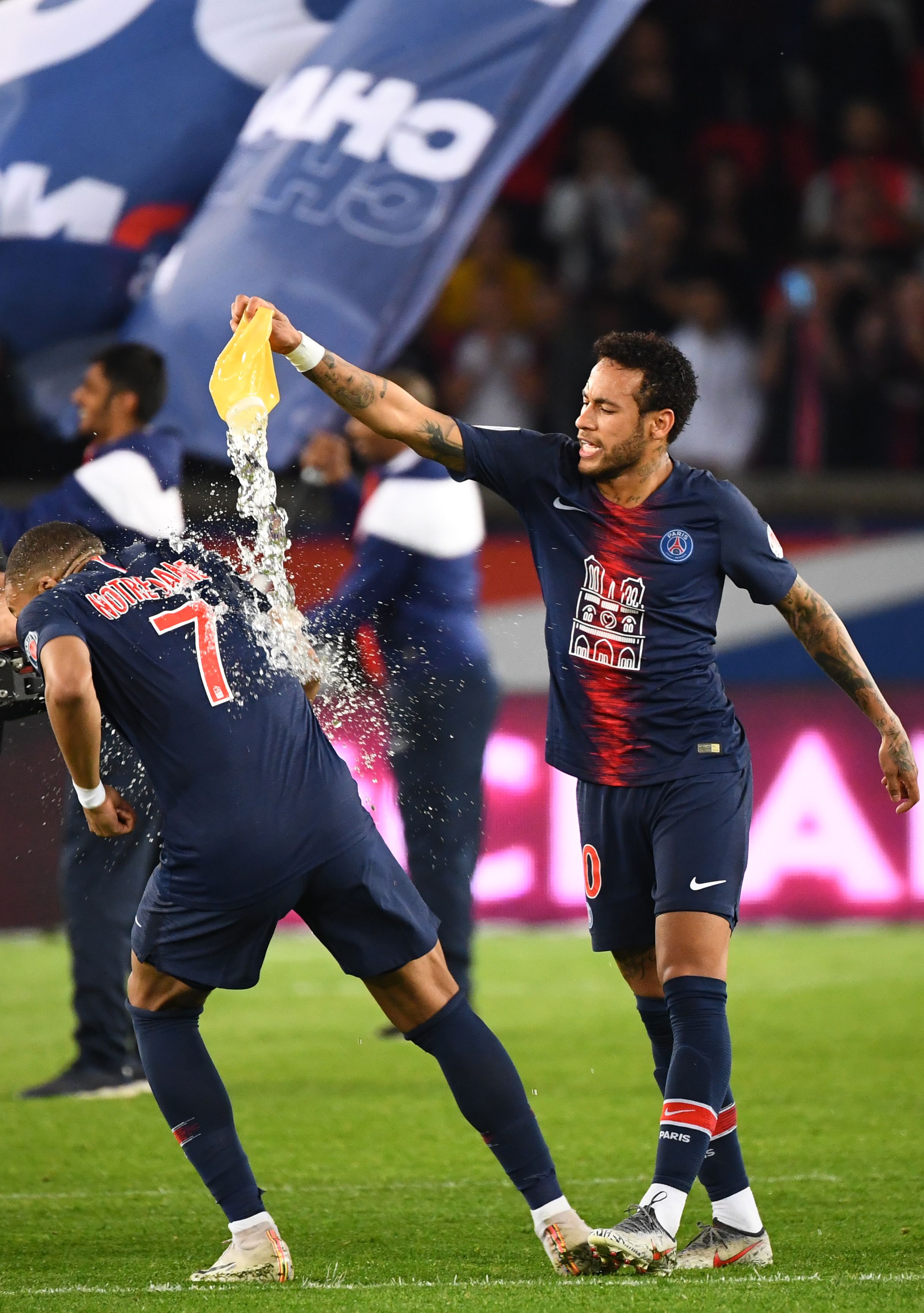 奥莱报：尼科-帕斯有望参加明年世界杯，完赛后大概率回皇马