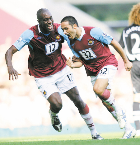 英超第13轮切尔西对阵阿森纳，双方均状态出色，争夺争冠席位，赛果待定。