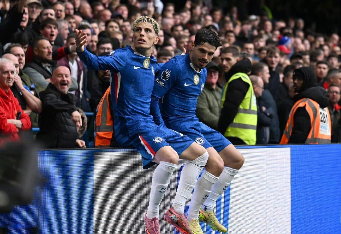 静候足协杯决赛，苏州奥体中心的草皮已换新（足协杯决赛将至，苏州奥体中心草坪焕然一新）