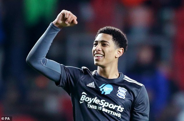 世欧预半场：范纳肯闪击，多库双响，比利时3-0列支敦士登（欧洲世预赛上半场：范纳肯开场破门，多库梅开二度，比利时3-0领先列支敦士登）