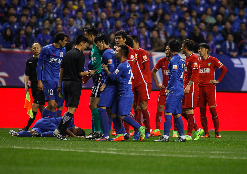 洛杉矶快船以131-116击败黄蜂，哈登55分创队史新高，成为NBA第四位得分超55分的球员，表现惊艳。