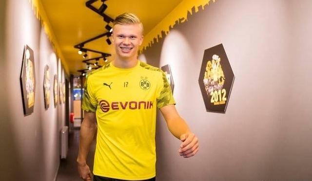 K77成为历史首位为法国俱乐部在两项国际赛事决赛破门的球员（K77改写纪录：首位代表法国俱乐部在两项国际赛事决赛破门的球员）