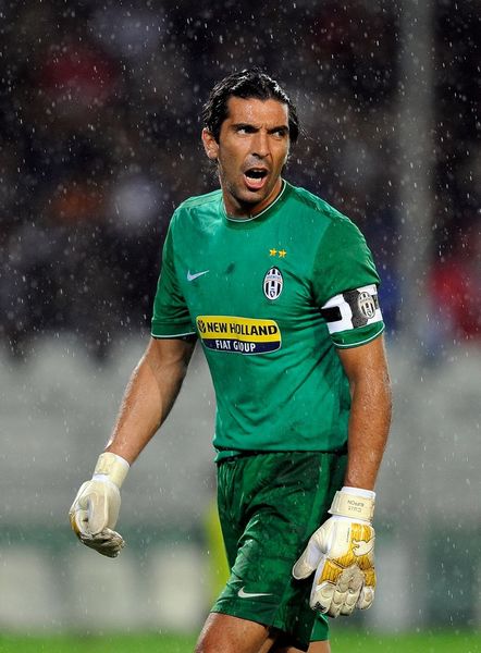 瓜迪奥拉双喜临门！福登三轮5球，曼城3-0大胜最强升班马宣战皇马