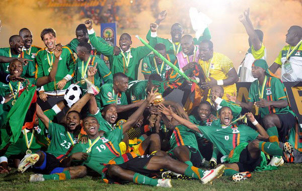 小孔塞桑被换下情绪激动不是因为斯帕莱蒂，是因摄影师险些绊倒他