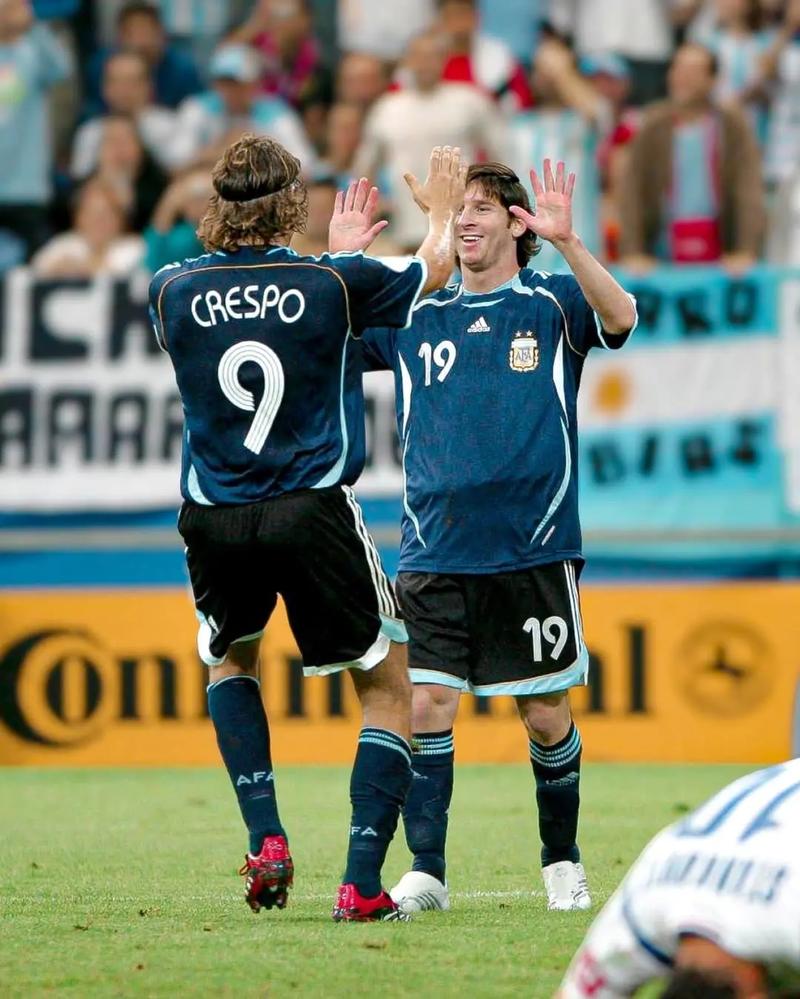 贾萨里：魔笛每天都保持热情和动力，那不勒斯每个位置都很强（贾萨里：莫德里奇始终热情十足，那不勒斯各位置实力强劲）