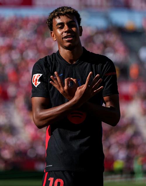 3-2伯恩茅斯，桑德兰队史首次英超联赛两球落后逆转取胜