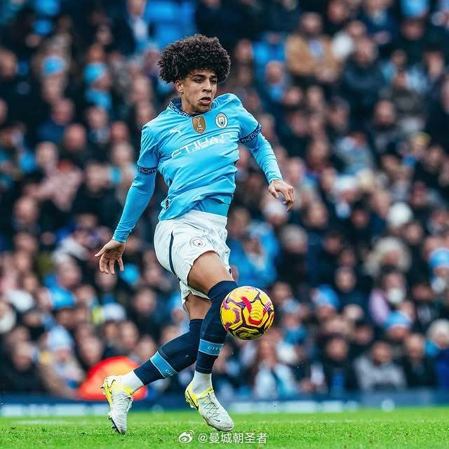 篮球篮网球迷为球队送上支持横幅