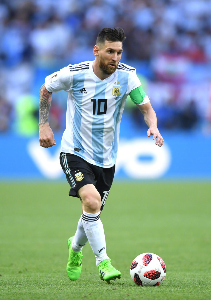 中国足球顶级联赛冠军榜：广州、大连各8冠领跑，海港排第4（中国顶级联赛冠军总榜：广州与大连同为8冠居首，海港第4）