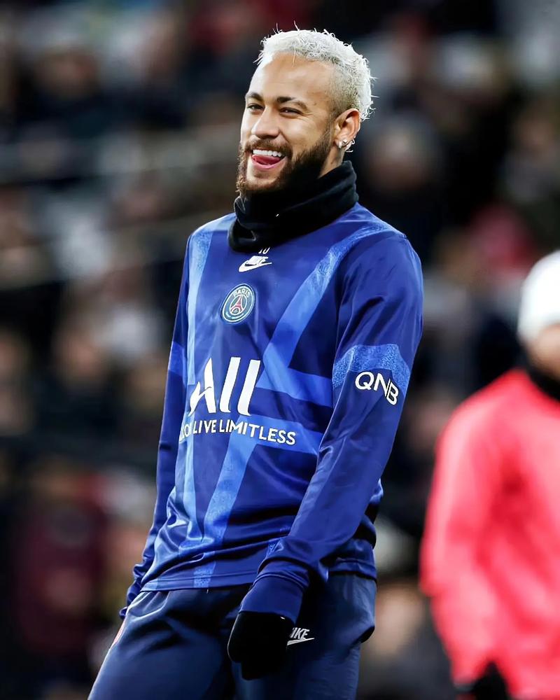 世俱杯赛制：扩军至32队对标世界杯 潜在黑马多（世俱杯新赛制：扩军至32队比肩世界杯，黑马涌现可期）