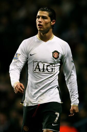 邮报：切尔西想为马帅提供足够的阵容厚度，每位置至少会有2人