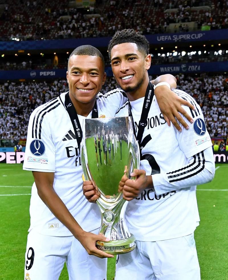 一河南球迷三轮车骑行19天，从郑州前往苏州观看足协杯决赛（河南球迷骑三轮19天自郑州赶赴苏州，只为见证足协杯决赛）