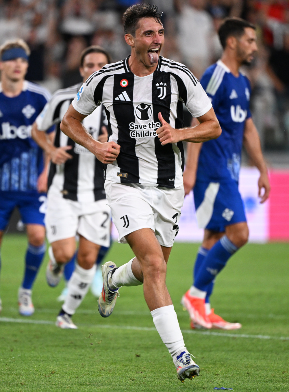 传闻：除枪手外，拜仁和切尔西也在密切关注罗比尼奥-瓦斯