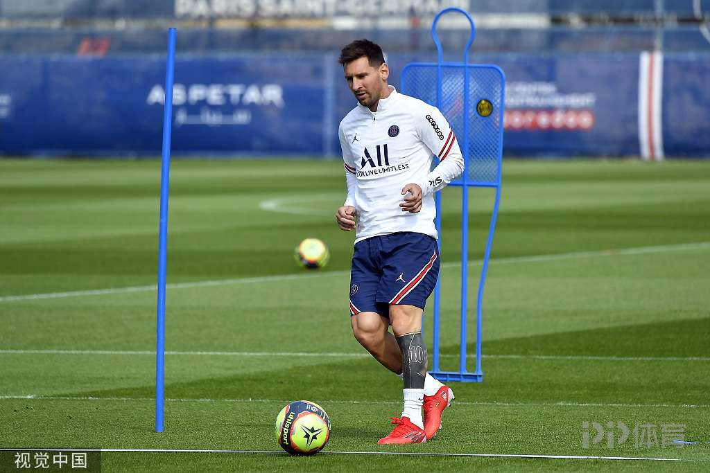 足球巴萨传奇出山担任俱乐部高层（巴萨传奇回归出任俱乐部高管）